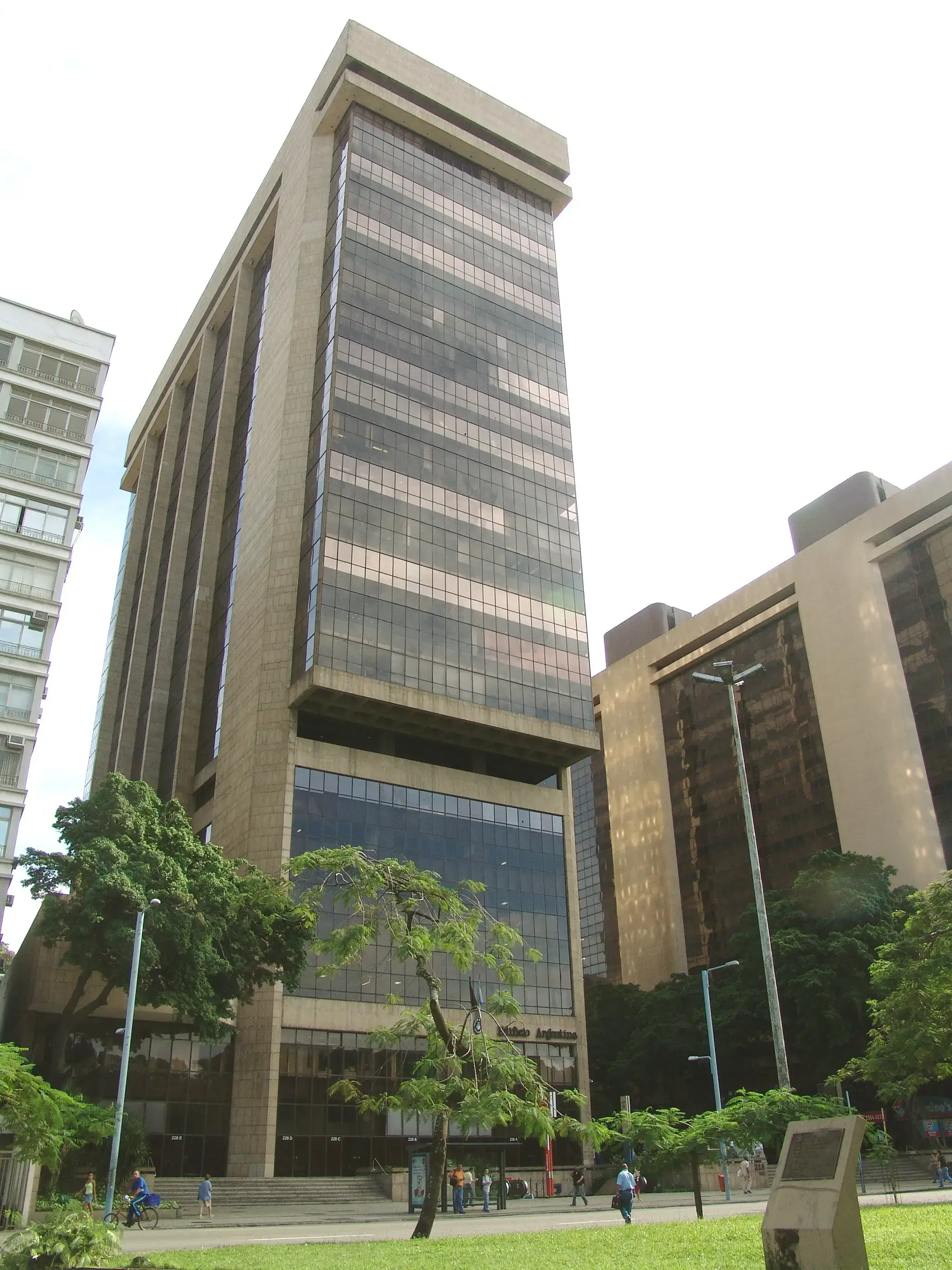 Facades 33