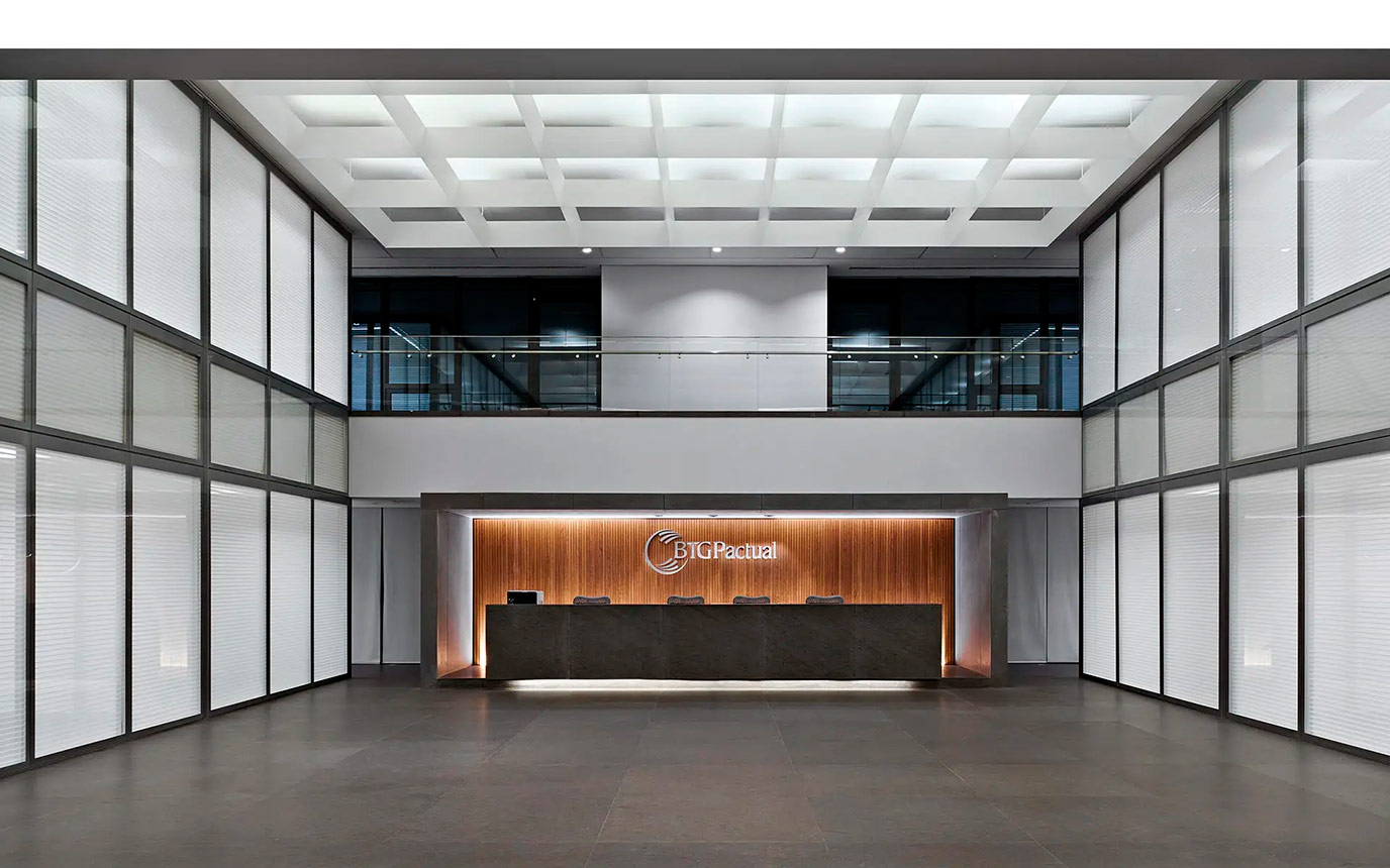 Hall / Reception 75