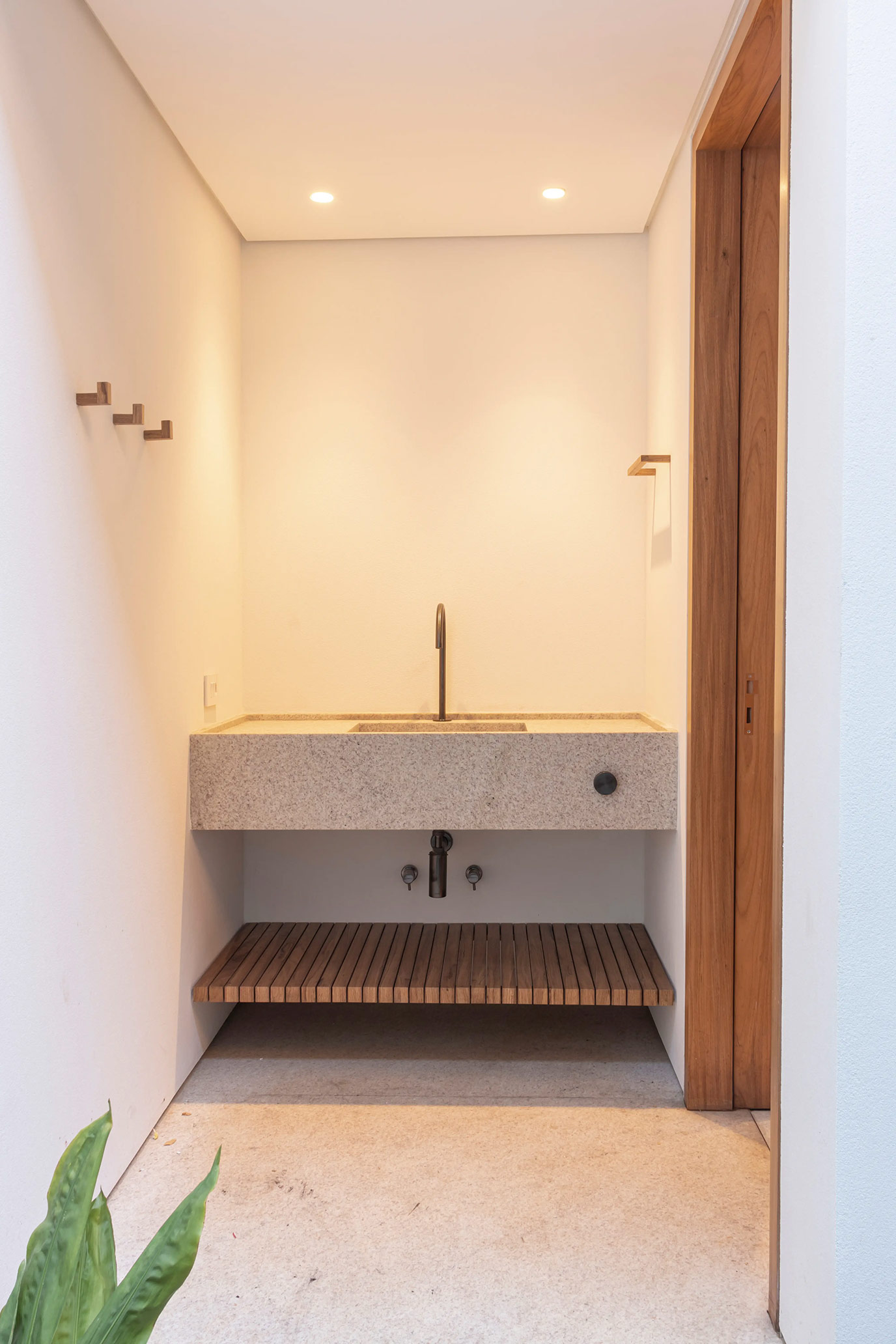 Sinks & Washbasins 12