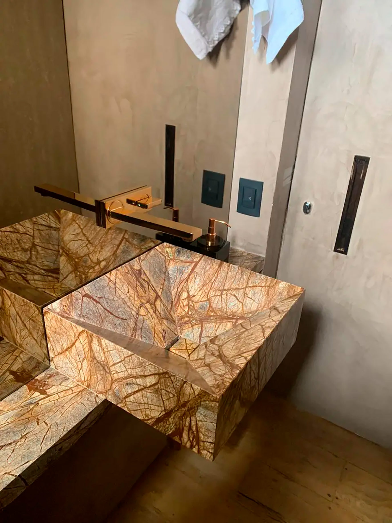 Sinks & Washbasins 44